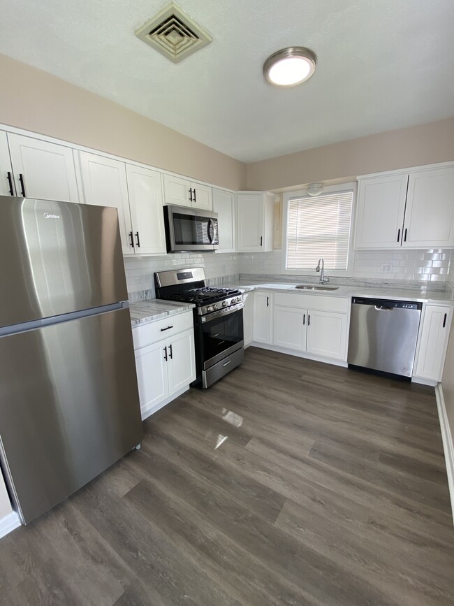 kitchen area - 400 Massachusetts Ave