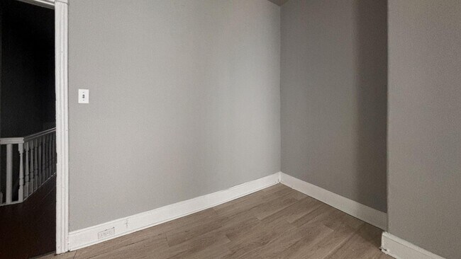 Building Photo - Germantown 2BR w/porch and yard