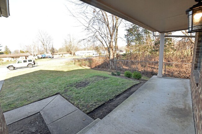 Building Photo - Shelby Township-2 Bedroom Duplex with Basement, Deck & Attached Garage
