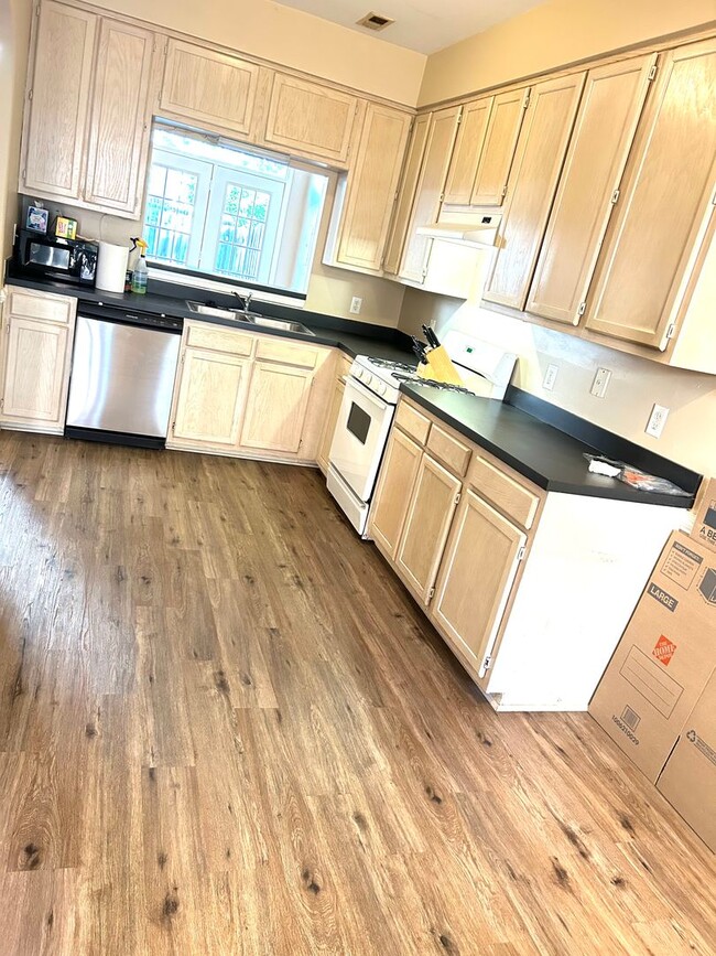 Building Photo - 2627 Hartley St