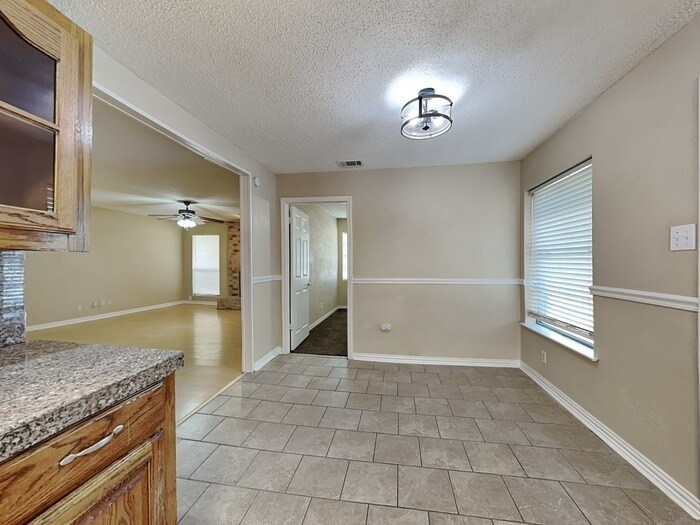 Building Photo - 3305 Hampden Dr