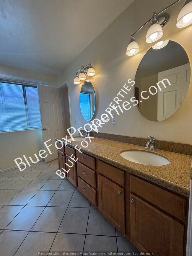 Building Photo - 7135 S Oakbank Dr