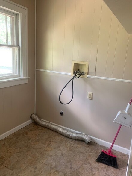 Building Photo - 1210 N Johnson St