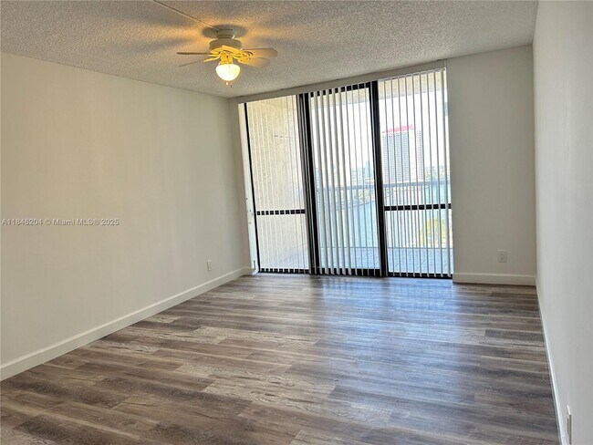 Building Photo - 2017 S Ocean Dr
