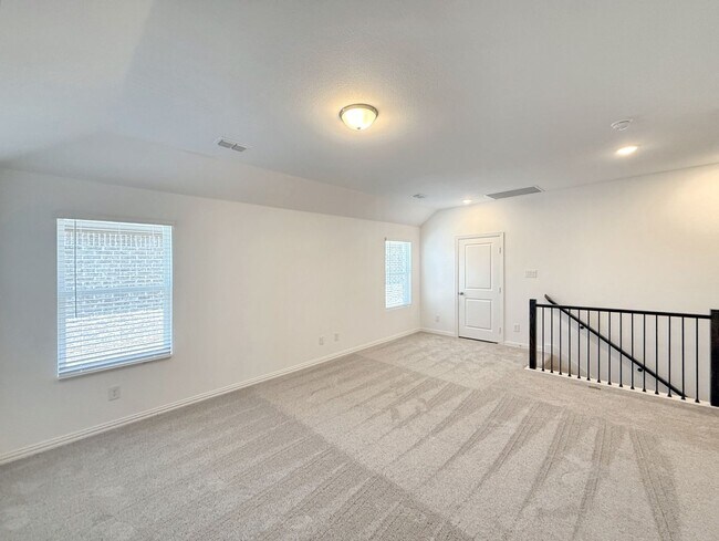 Building Photo - Elegant New Build in Princeton with Pool, ...