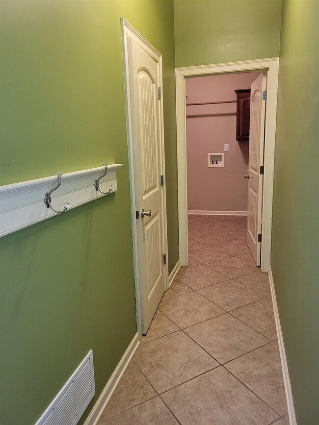 Building Photo - 37 Christmas Dr