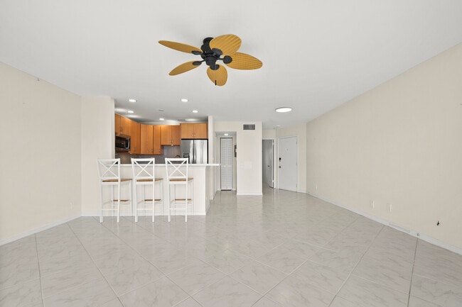 Building Photo - 400 Wilma Cir