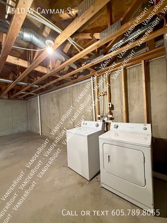 Building Photo - 4910 W Cayman St