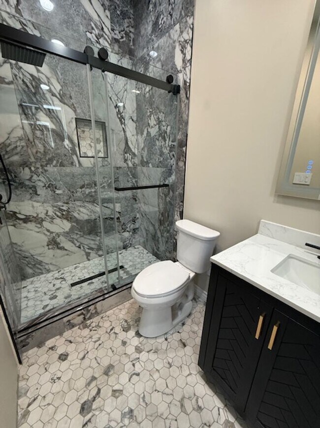 Building Photo - 1616 E Harding St