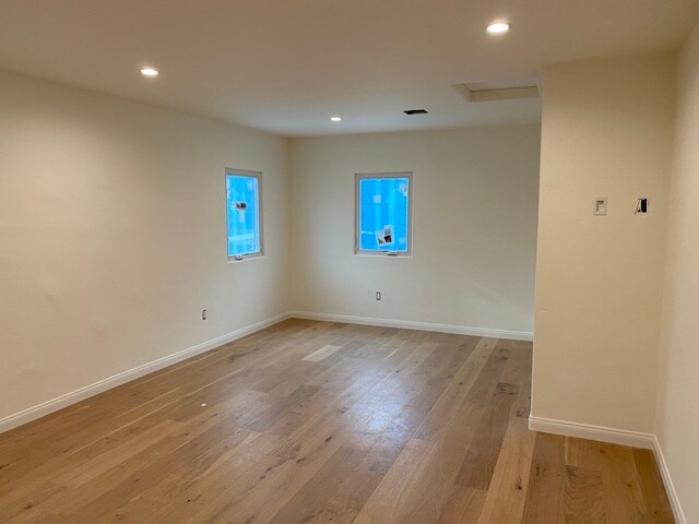 Bedroom 1 - 239 N Cliffwood Ave