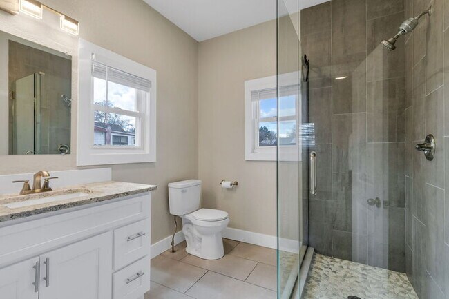 Building Photo - 3101 S Clarkson St