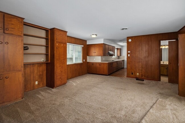 Building Photo - Lovely College Area Home