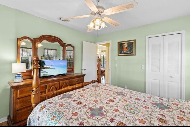 Building Photo - 980 SE Breakwater Ave