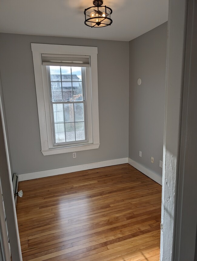 Building Photo - 264 Elm St