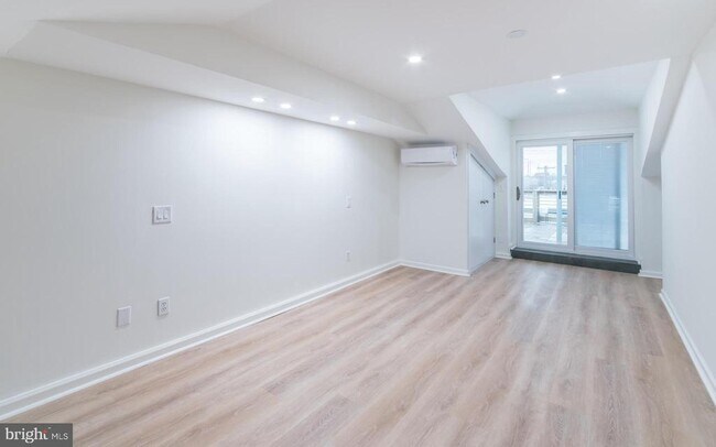 Building Photo - 130 Krams Ave