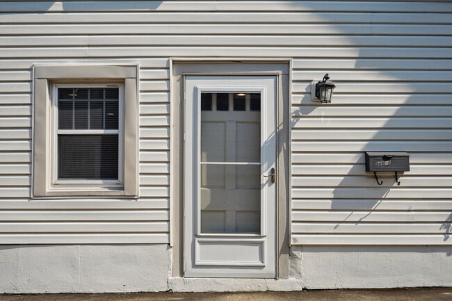 Building Photo - 940 N Carrollton Ave