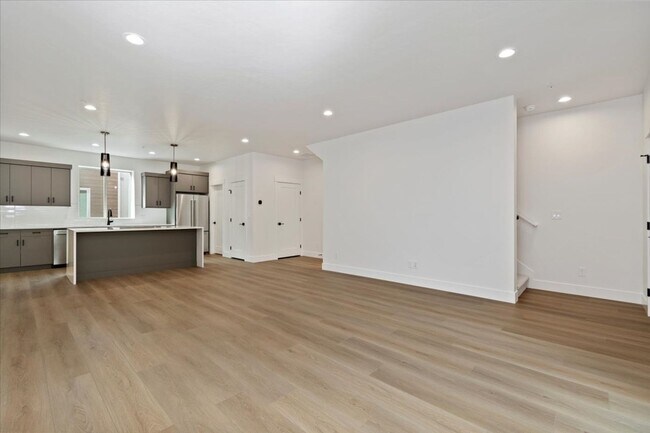 Building Photo - BRAND NEW 3 bed 3.5 bath townhouse