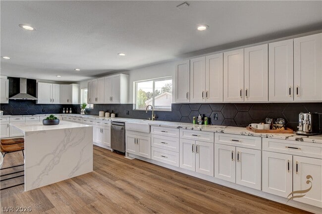 Building Photo - 2685 S Tenaya Way