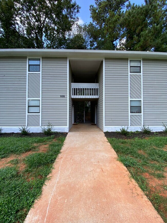 Building Photo - 105 Howell Way