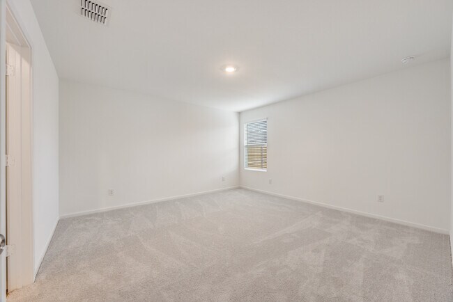 Building Photo - 3901 Pontchartrain Pkwy