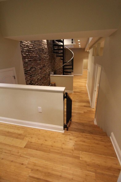 Building Photo - 139 7th St