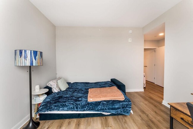 Building Photo - 25 Christopher Columbus Dr