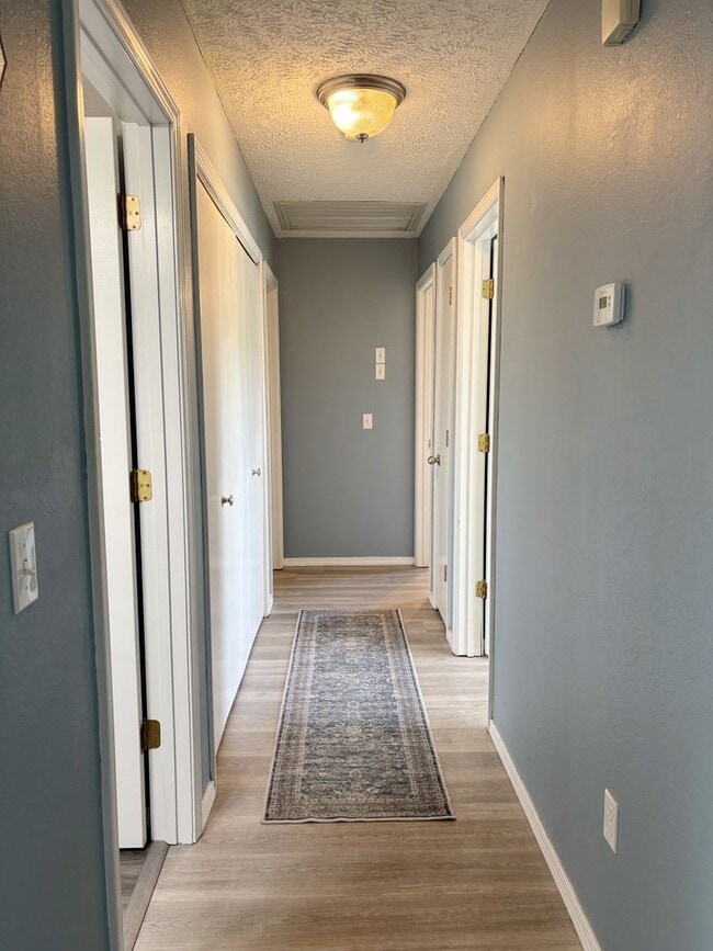 Building Photo - Pre-Leasing Now - Charming 3 Bed / 2 Bath ...