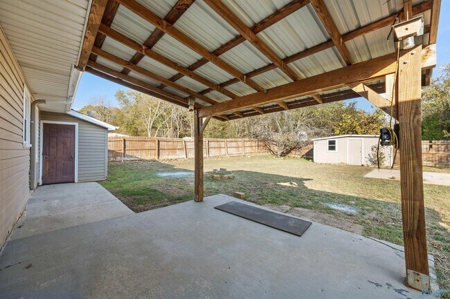 Building Photo - 13935 SW Wyandotte Dr