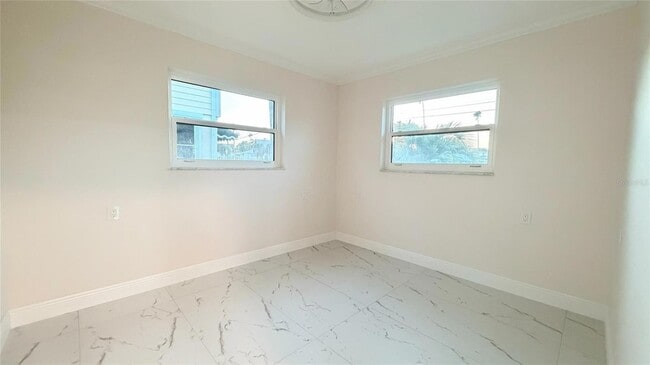 Building Photo - 3727 Overlook Dr NE