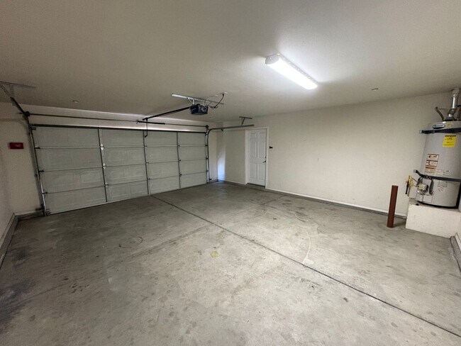 Building Photo - 2111 Bella Oaks Dr