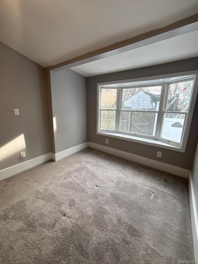 Building Photo - 36 Edwin Ct