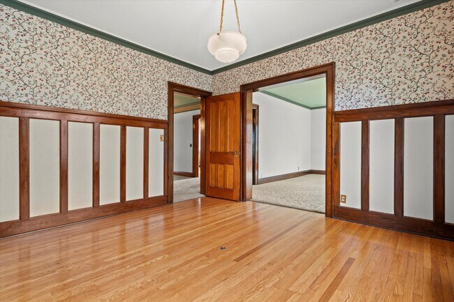 Building Photo - 2581 N Maryland Ave