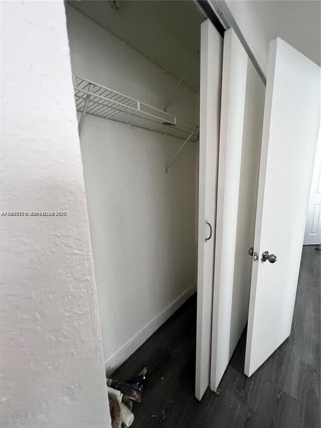 Building Photo - 7920 Harding Ave