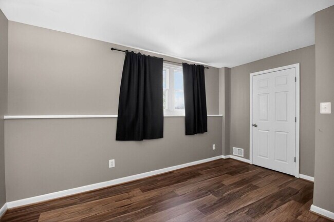 Building Photo - 46483 Rosewood Dr