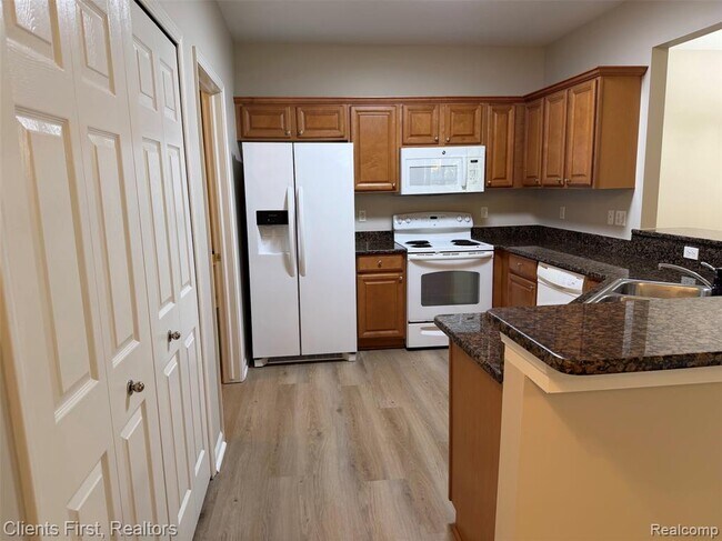 Building Photo - 16040 Morningside