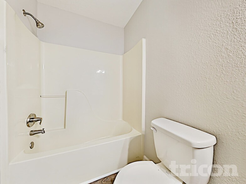 Building Photo - 5970 Draycott Dr