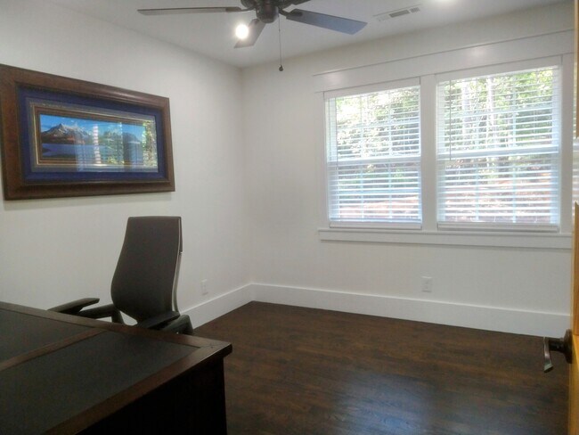 Building Photo - 63 Redwood Ln