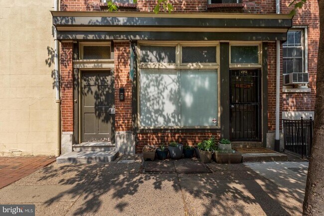 Building Photo - 258 S 9th St