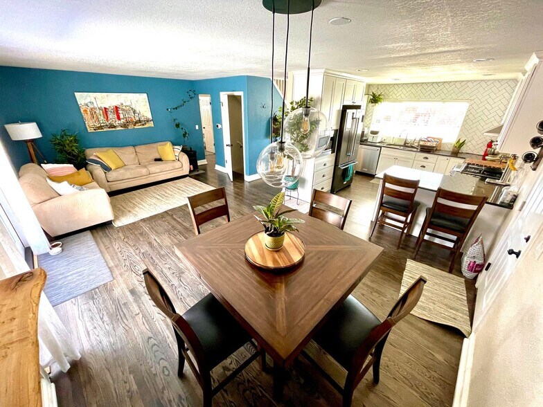 Building Photo - 4585 Martin Dr