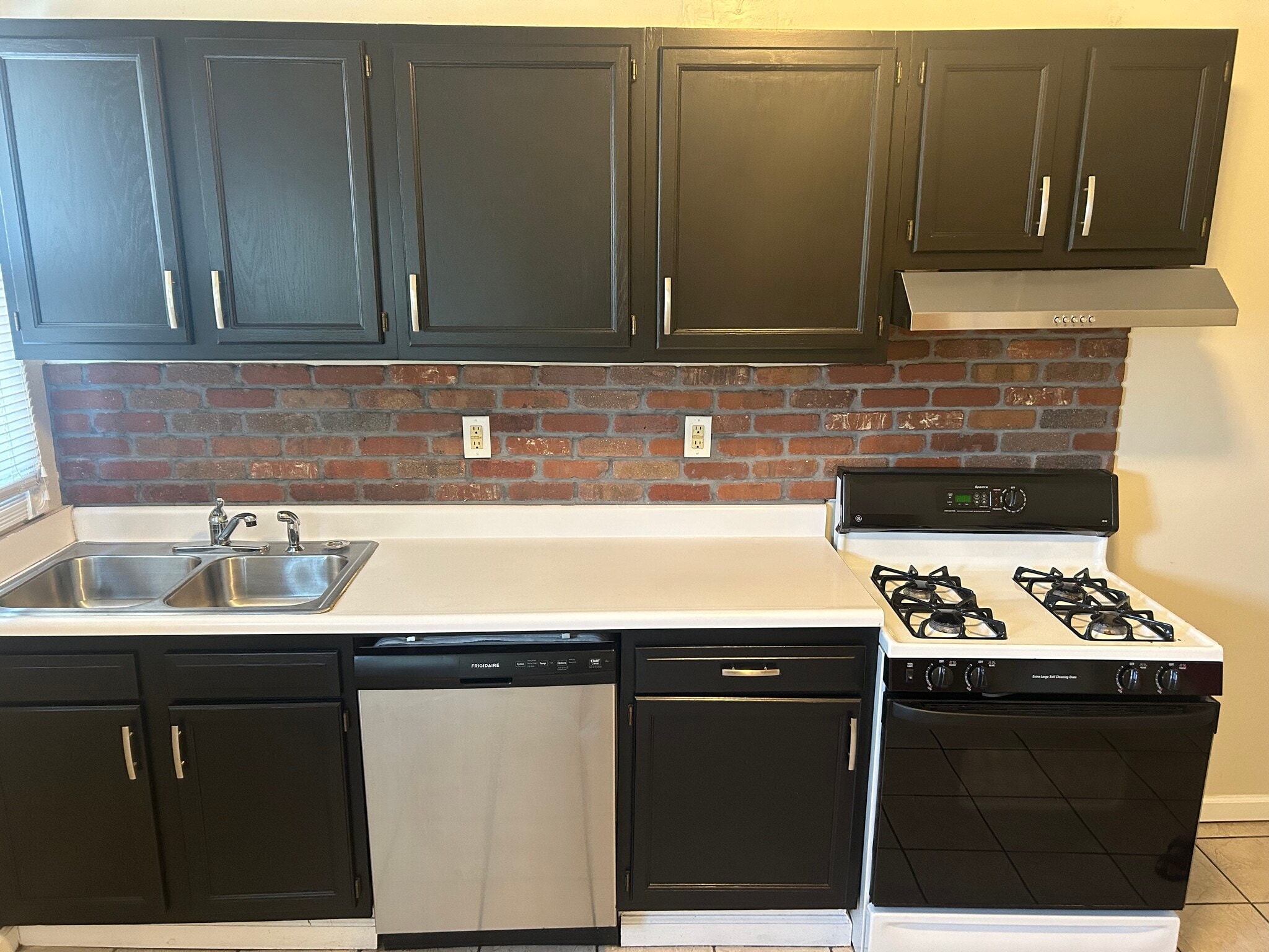 Building Photo - 88 W Maynard Ave