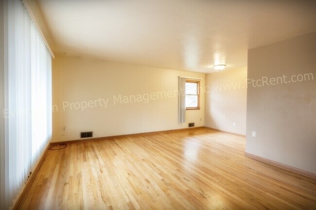 Building Photo - 1004/1006 Cragmore Dr.