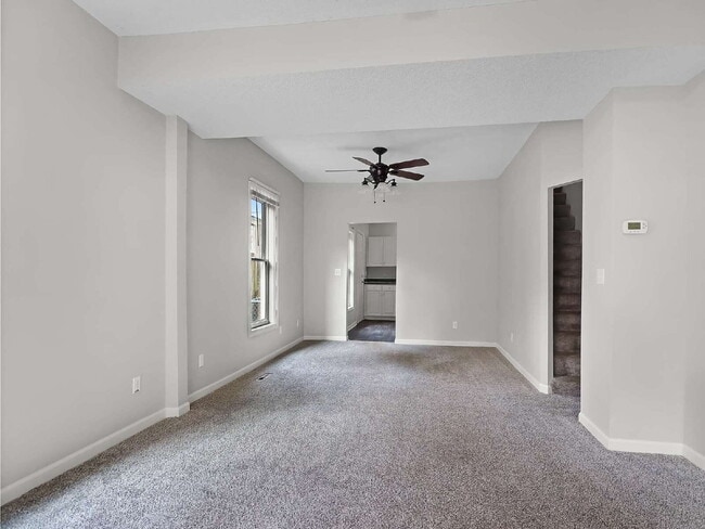 Building Photo - 3 bed duplex in Powderhorn Available now!