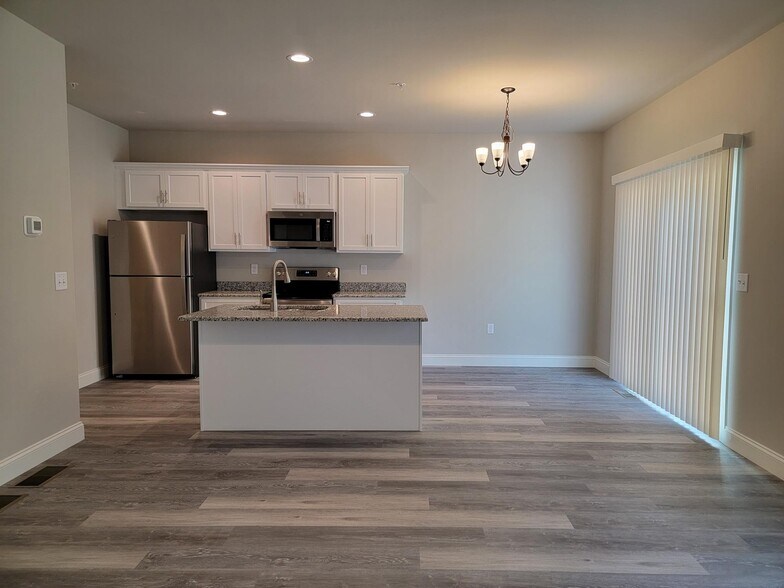 Building Photo - 205 Sage Blvd