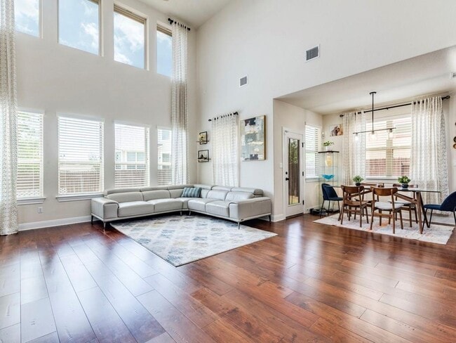 Building Photo - 5720 Viejo Dr