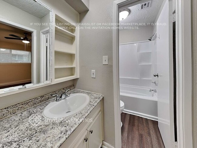 Building Photo - 743 S Iowa Ave