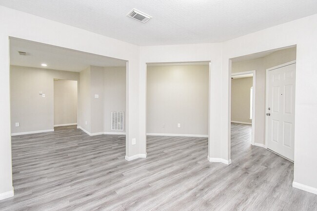 Building Photo - 12727 Rockford Dr