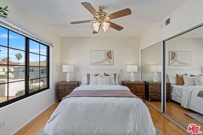 Building Photo - 102 N Sweetzer Ave