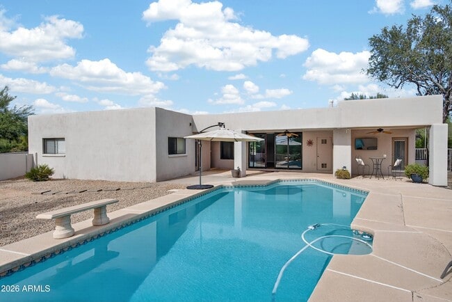 Building Photo - 8001 E Vista Bonita Dr