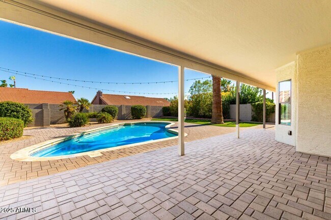 Building Photo - 5715 E Campo Bello Dr