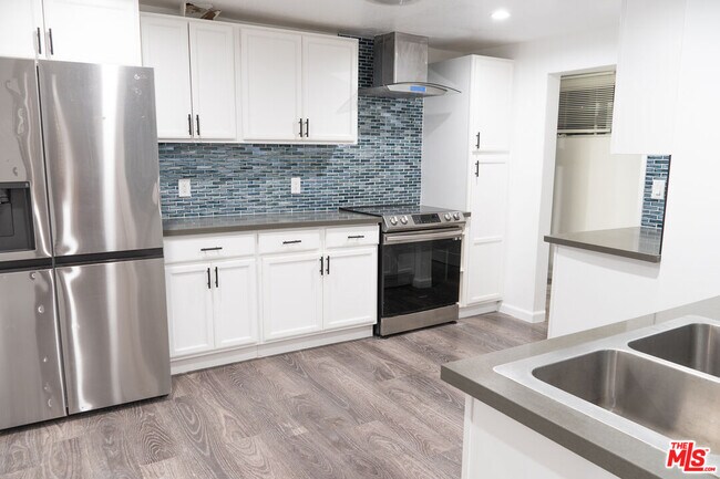 Building Photo - 346 Laveta Terrace